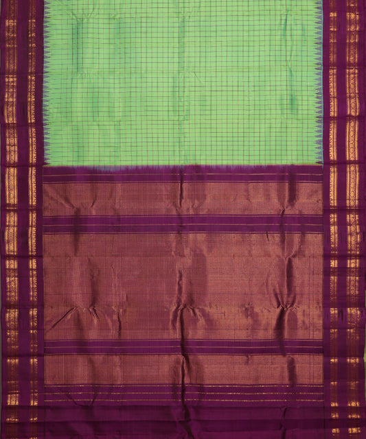 Emerald green color handloom Gadwal Silk saree